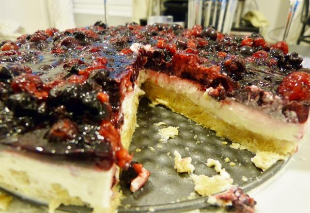 Tarte pannacotta aux biscuits et fruits rouges