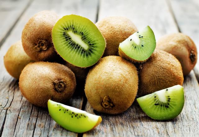 Vous jetez la peau du kiwi, pourtant il serait bon de la manger !