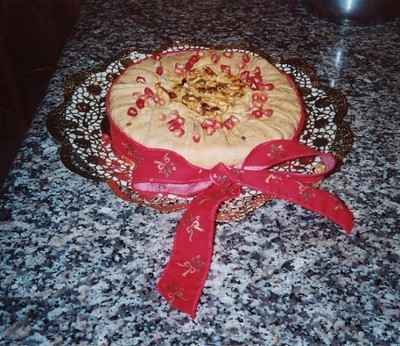 Gâteau surprise au chocolat farci aux pignons, pommes, raisins