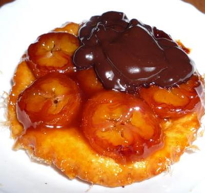 Tatin de bananes, sauce au chocolat