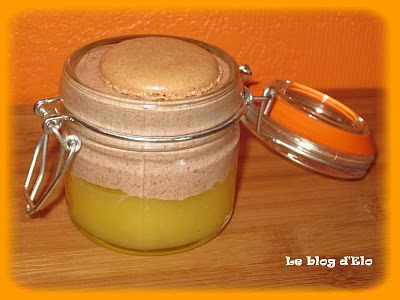 Mousse de macarons sur son lit de compote de pommes