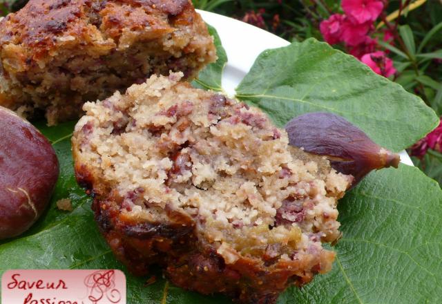 Cake aux figues et figatellu, en feuille de figuier