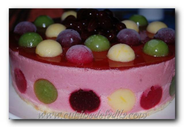 Bavarois aux fraises et ses bulles de fruits colorées