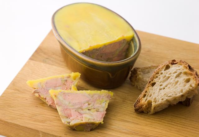 Terrine de foie gras mi-cuit au porto et à l'armagnac