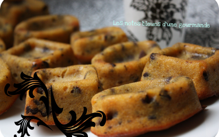 Financier à la mangue, fève tonka et pépites de chocolat