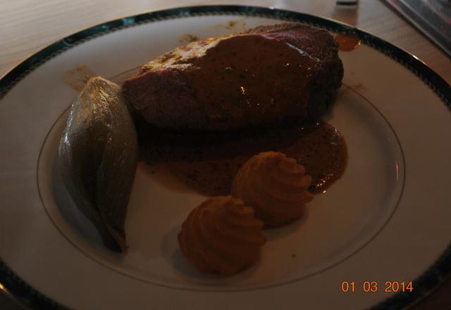 Rosbif en croute de pesto, coulis tomate