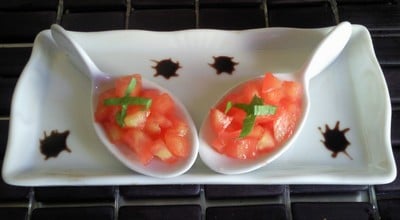 Tartare de tomates parfumé au basilic