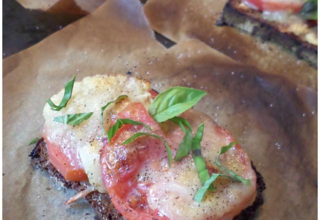 Crostinis sur pain noir maison