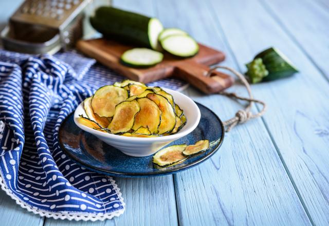 Four, friteuse, AirFryer : comment réaliser des chips de courgettes pour un apéritif réussi cet été ? Voici nos astuces