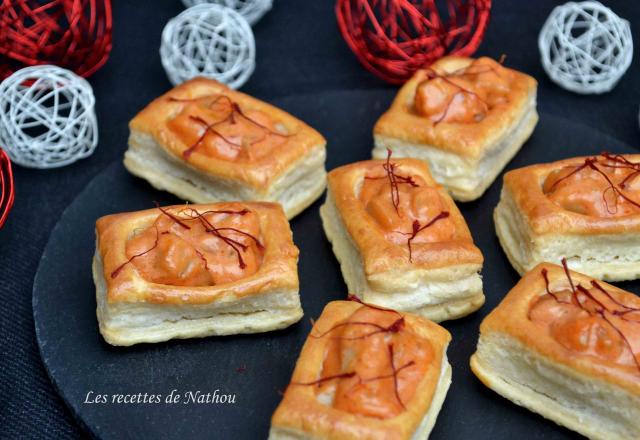 Minis bouchées feuilletées aux saint-jacques, crème tomatée au paprika et au cognac