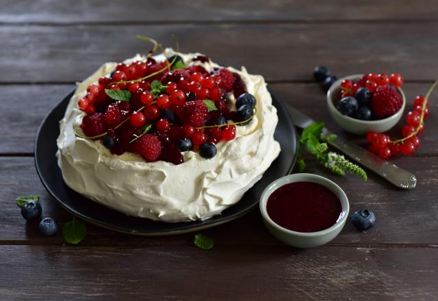 Pavlova aux fruits rouges et coulis au balsamique