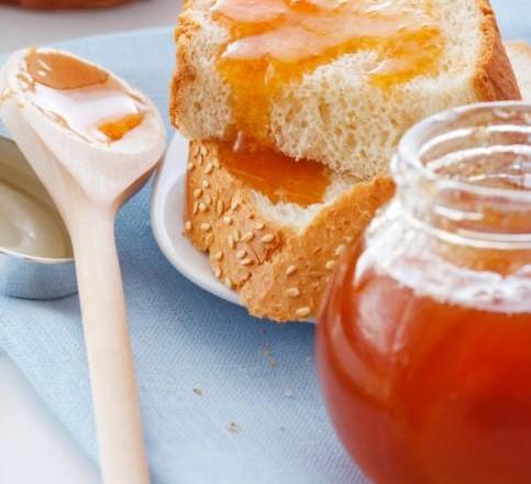 Confiture d'abricots aux amandes