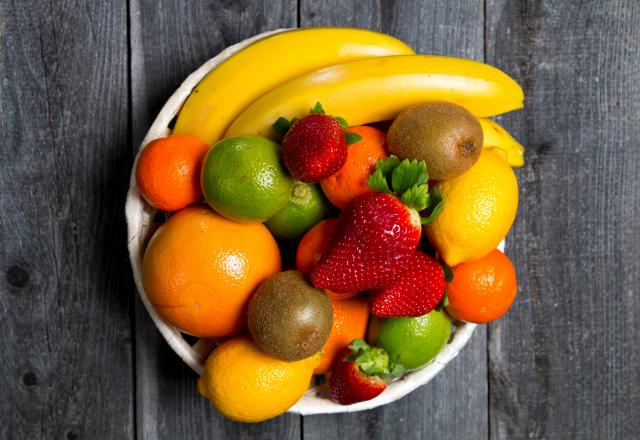 Vous jetez la peau de ce fruit et pourtant elle est particulièrement bonne pour votre santé !  (et ce n’est pas pomme)