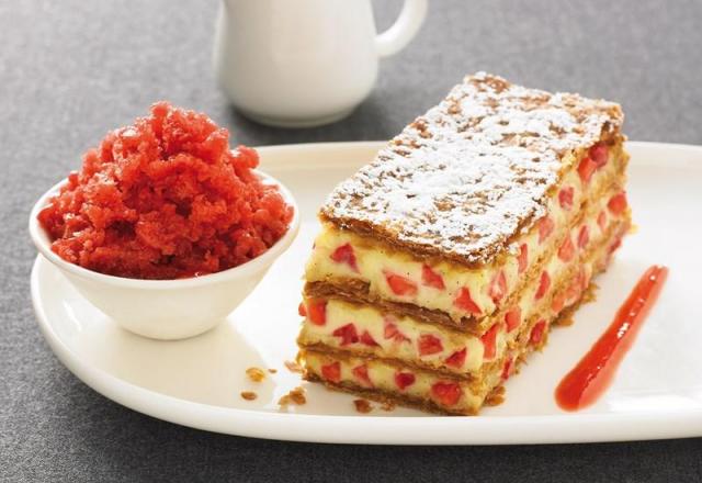 Millefeuille vanille bourbon, granité à la fraise