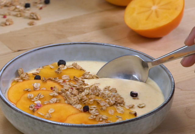 Smoothie bowl au fromage blanc et Kaki Ribera del Xúquer AOP