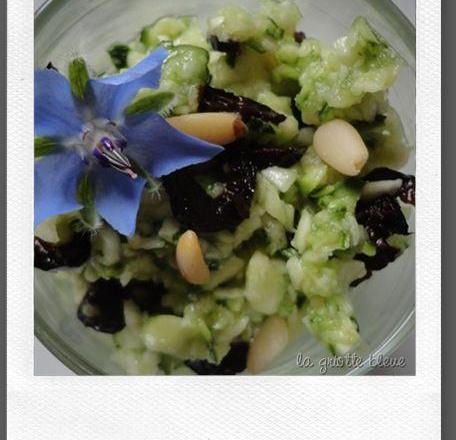 Salade de courgette aux olives, parmesan et fleur de bourrache