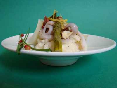 Risotto aux asperges vertes, encornets, noisettes et parmesan