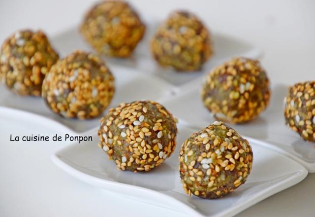 Boules (barres) aux dattes et aux noix, linette et spiruline, vegan