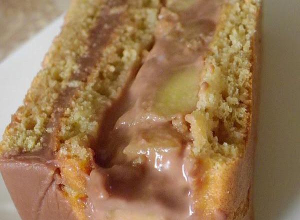 Bûche de Noël légère, fondante et gourmande aux pommes, praliné et pain d'épices