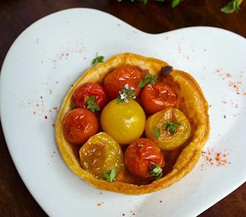 Tartelettes tomates, ail, moutarde et basilic