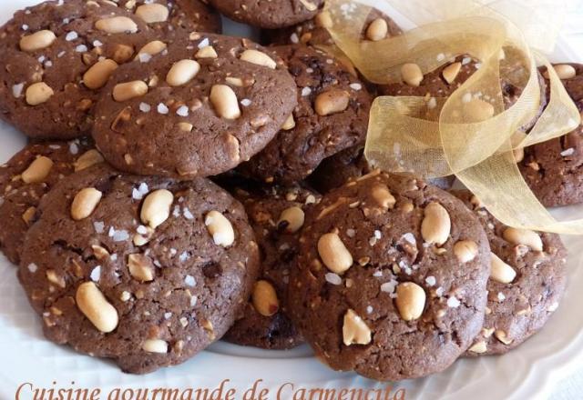 Cookies fleur de sel et ganache de chocolat noir aux cacahuètes