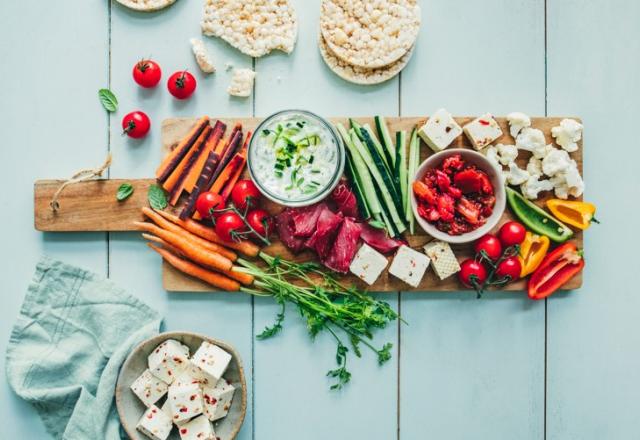 Voici une idée de planche apéritive légère, idéale quand il fait chaud !