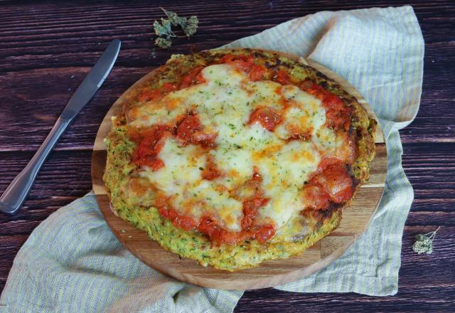 Pizza de courgettes sans pâte farcie à la mozzarella