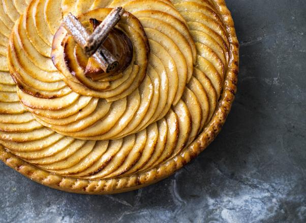 Tarte aux pommes sur lit de compote