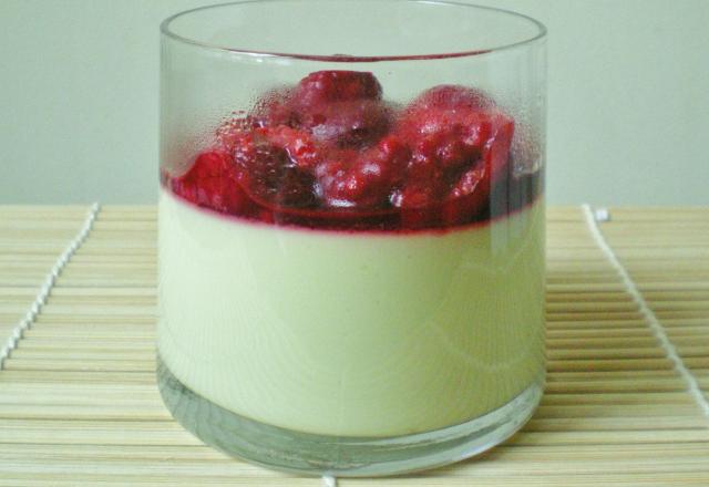 Panna cotta sucrée avocat-framboise