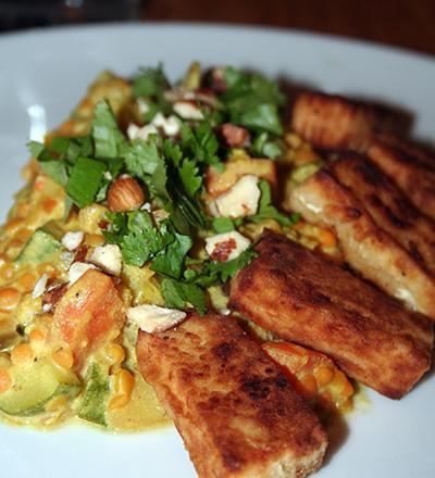 Curry de lentilles corail et petits légumes au tofu frit... Un délice totalement Végan