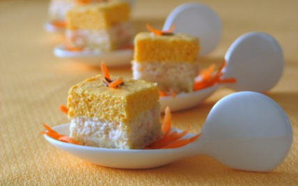 Mousse de crevettes et carottes sur biscuits au cumin