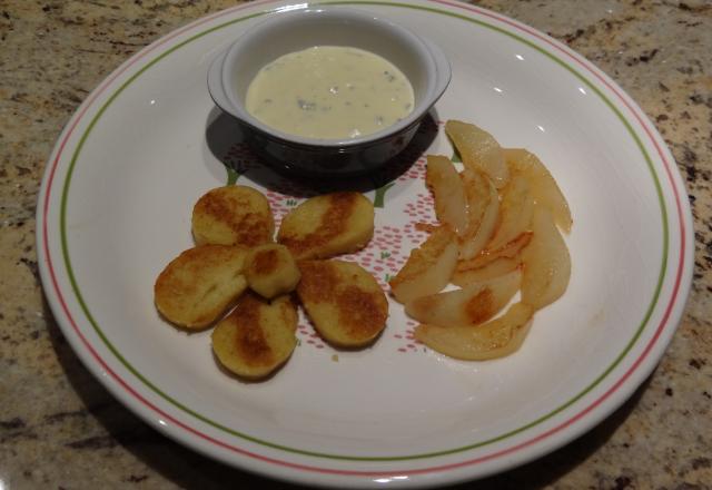 Rondelles de quenelles sauce roquefort et poires