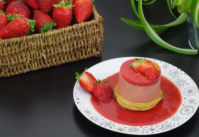 Entremets fraise cardamome et sa soupe de fraises