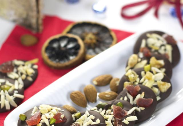 Mendiants chocolat noir, amandes et fruits confits