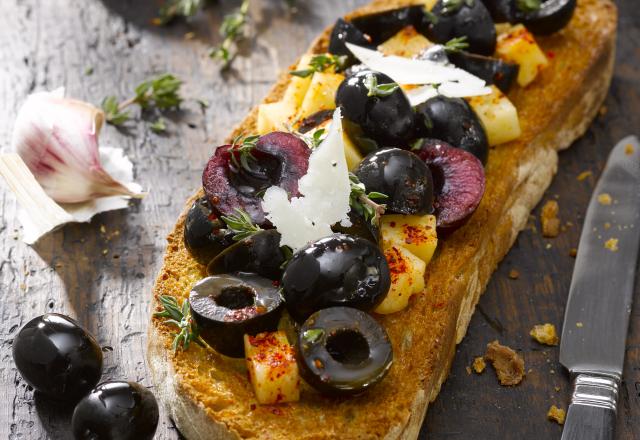 Bruschetta olives, manchego et cerises