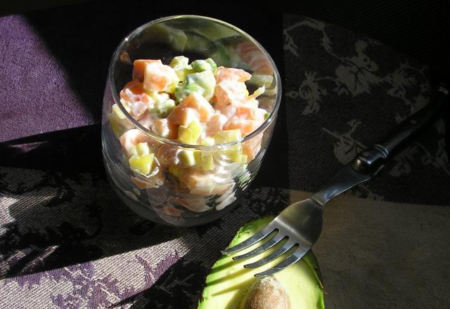 Tartare de saumon, mangue et avocat en verrine