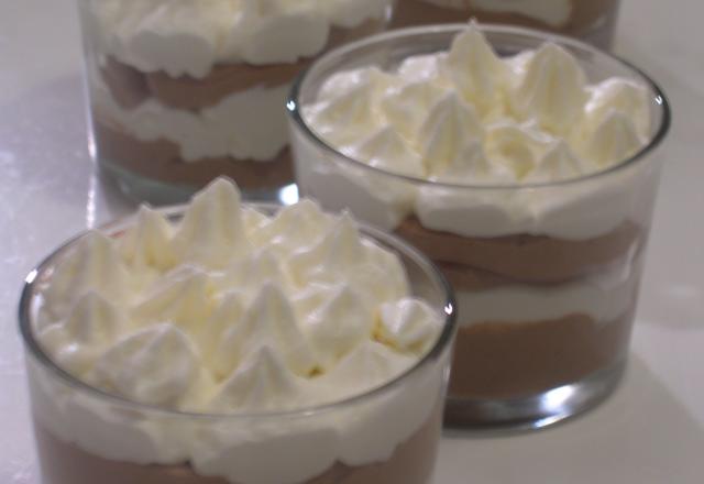 Duo de mousse au chocolat blanc et noir