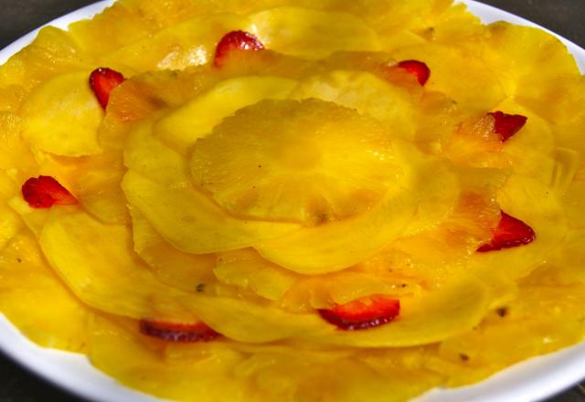 Carpaccio de mangue, ananas et fraises