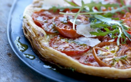 Tarte feuilletée à la Tomate de France, pesto de roquette