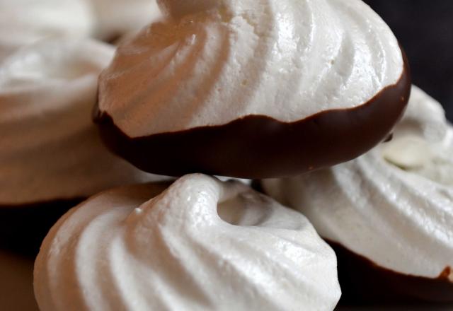 Meringues "black and white"