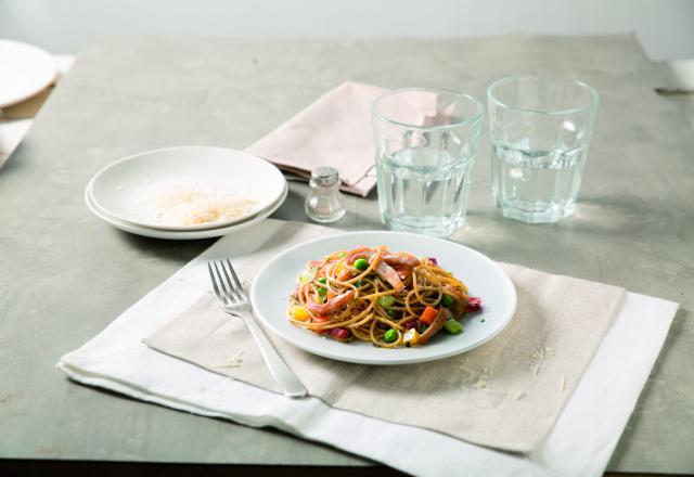 Spaghetti 5 céréales aux légumes colorés et poulet rôti