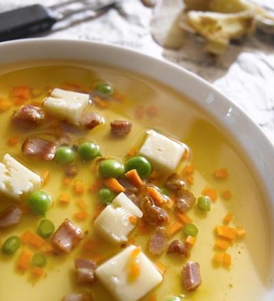 Bouillon de pommes de terre à la tomme de Savoie fermière