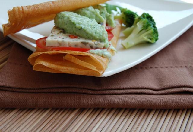 Mille-feuilles de mosaïque de volaille et mousse de brocoli, ail et wasabi