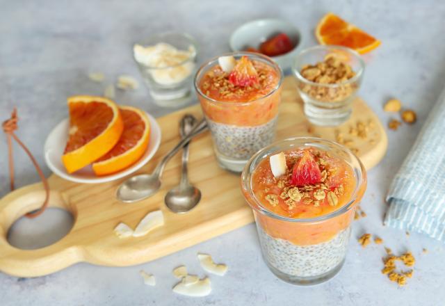 Pudding de chia à l'orange sanguine et noix de coco