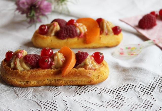 Eclair verveine, framboise, groseille et abricot, éclats de pralines roses