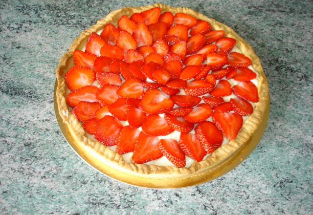 Tarte aux fraises, crème semi-mousseline et caviar de vanille