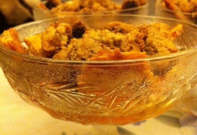 Soupe de clémentines à la vanille, crumble aux noisettes et