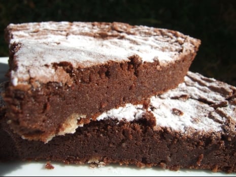 Gâteau au chocolat moelleux avec noix de coco râpée