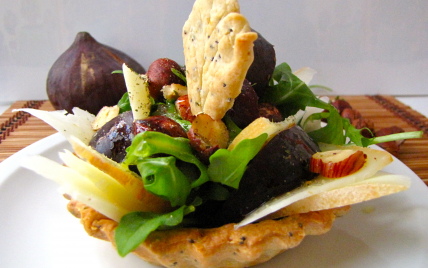 Tartelettes salade d'automne : brebis, figue, noisette et roquette