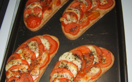 Bruschetta tomate mozzarella & ses petits oignons